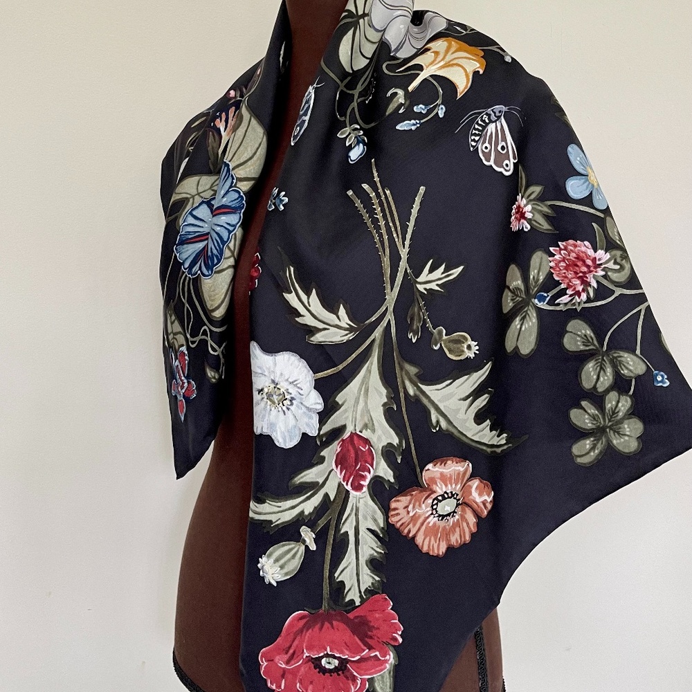 New Authentic Gucci Scarf Flora Knight Print Black Multicolor Silk Scarf… - Picture 6 of 16